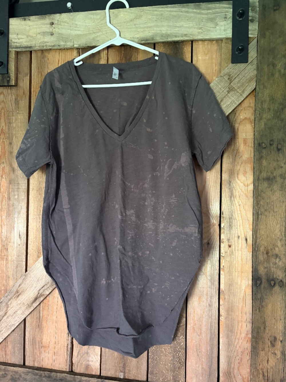 Pebby Forevee XL V-neck shirt sleeve stone bleach T-shirt